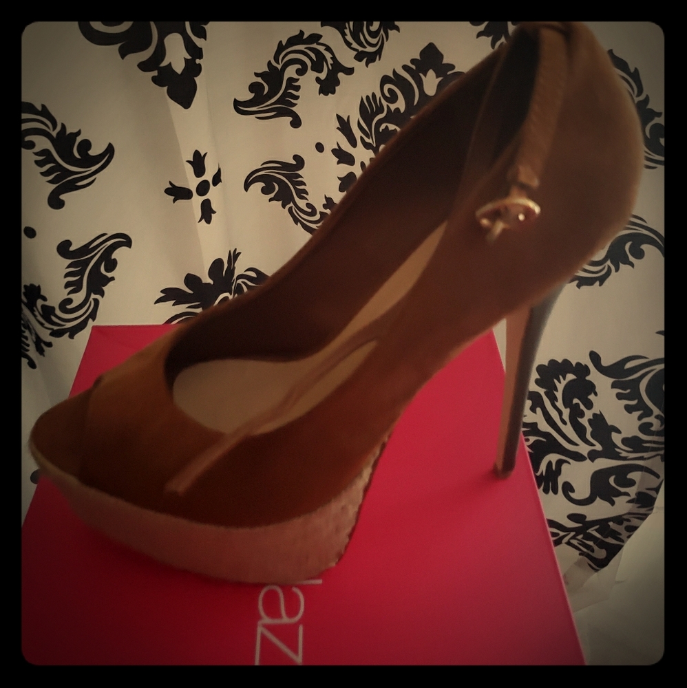 Brown suede 6 inch heels